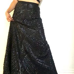 SLATE &WILLOW Black Cecilia Maxi Skirt